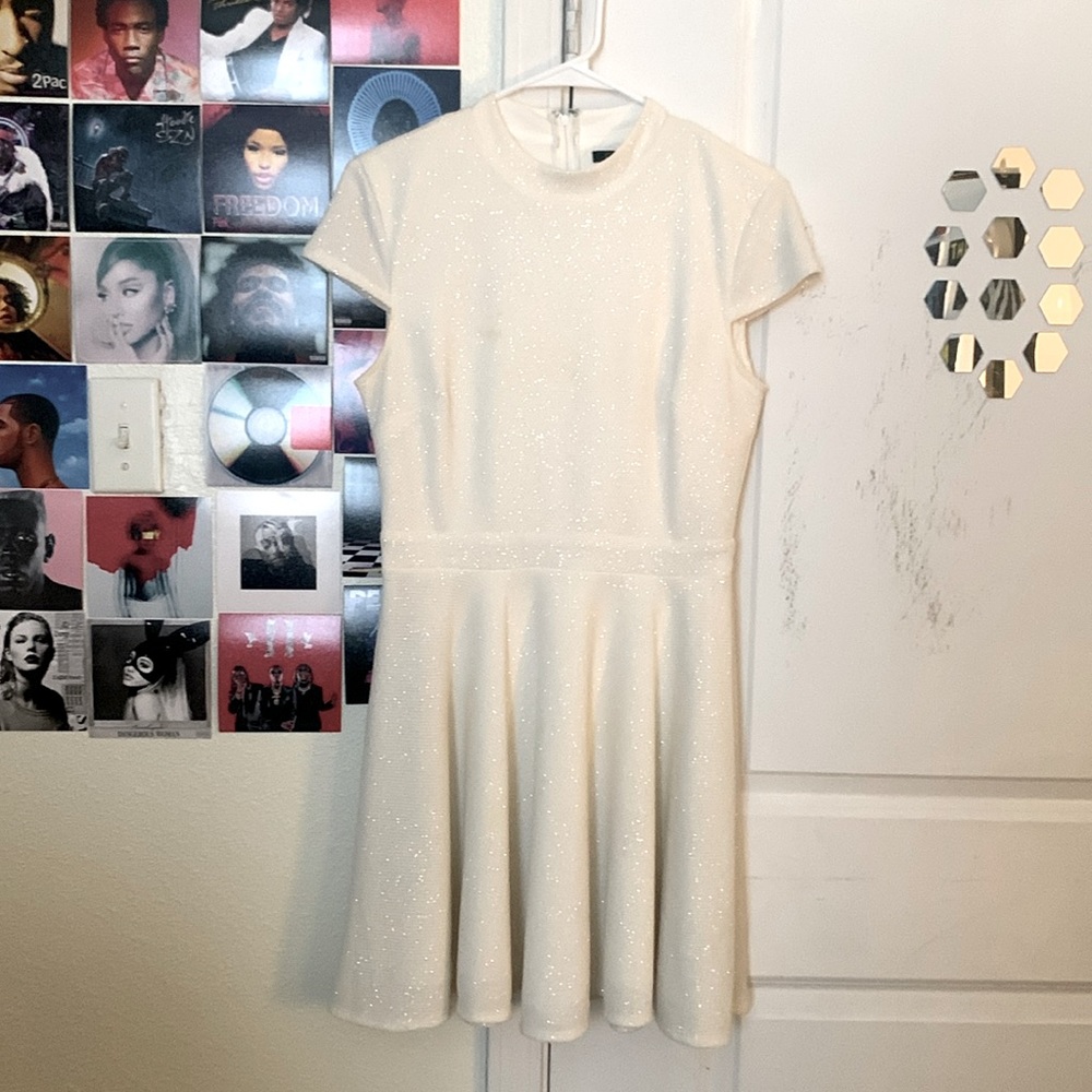 I’m selling a sparkly white dress for kids or junior kids🔥
